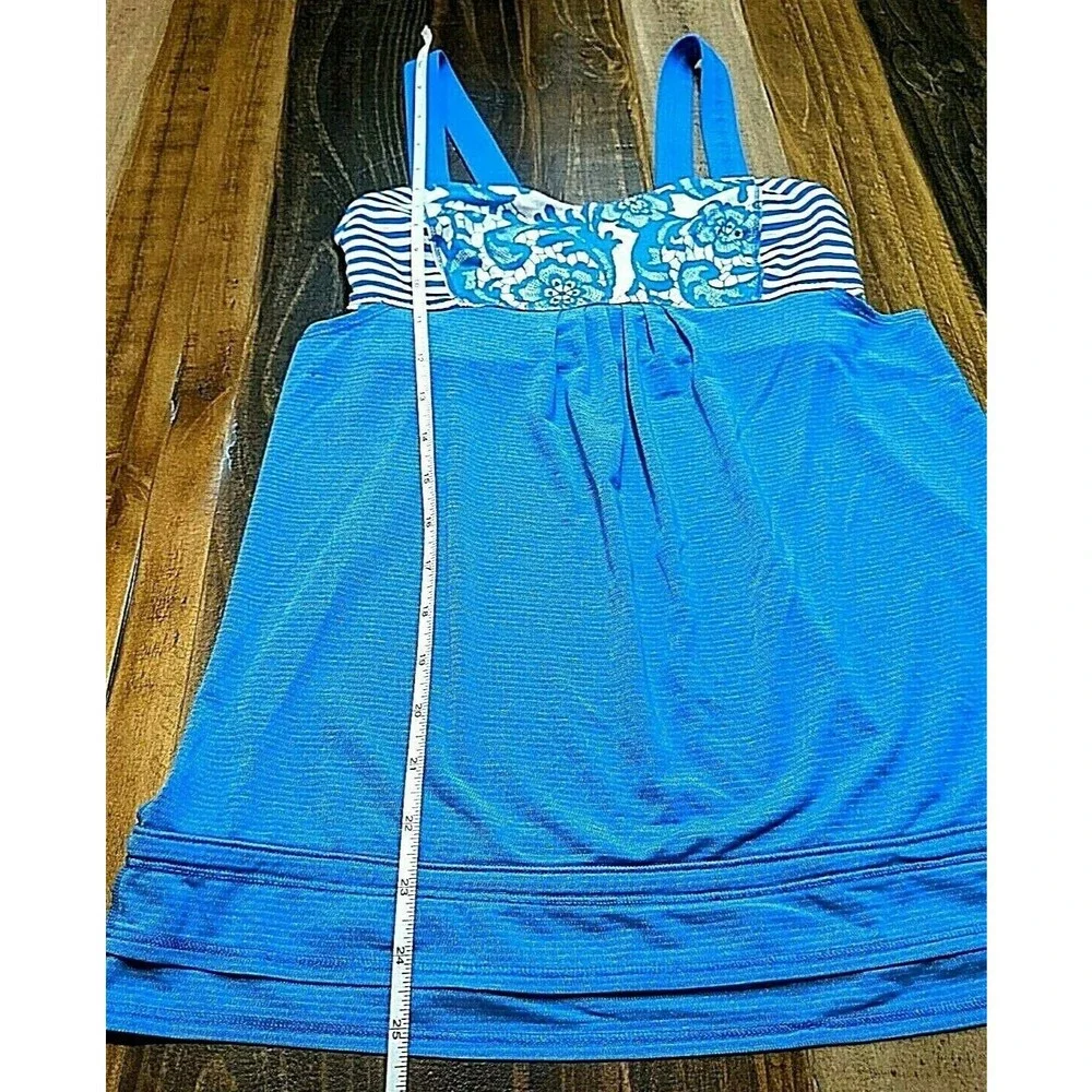 Lululemon Women's With Built In Bra Blue/White Flowers Top Blouse Sz 6